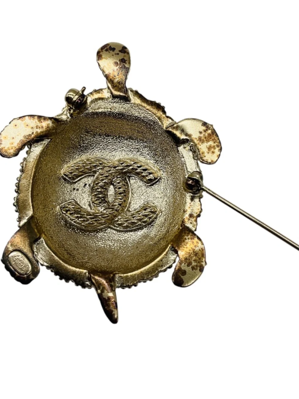 CHANEL 2019 CC LOGO STRASS CRYSTAL EMBELLISHED LIGHT GOLD TURTLE BROOCH